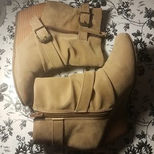 🐡 blowfish wedge bootie